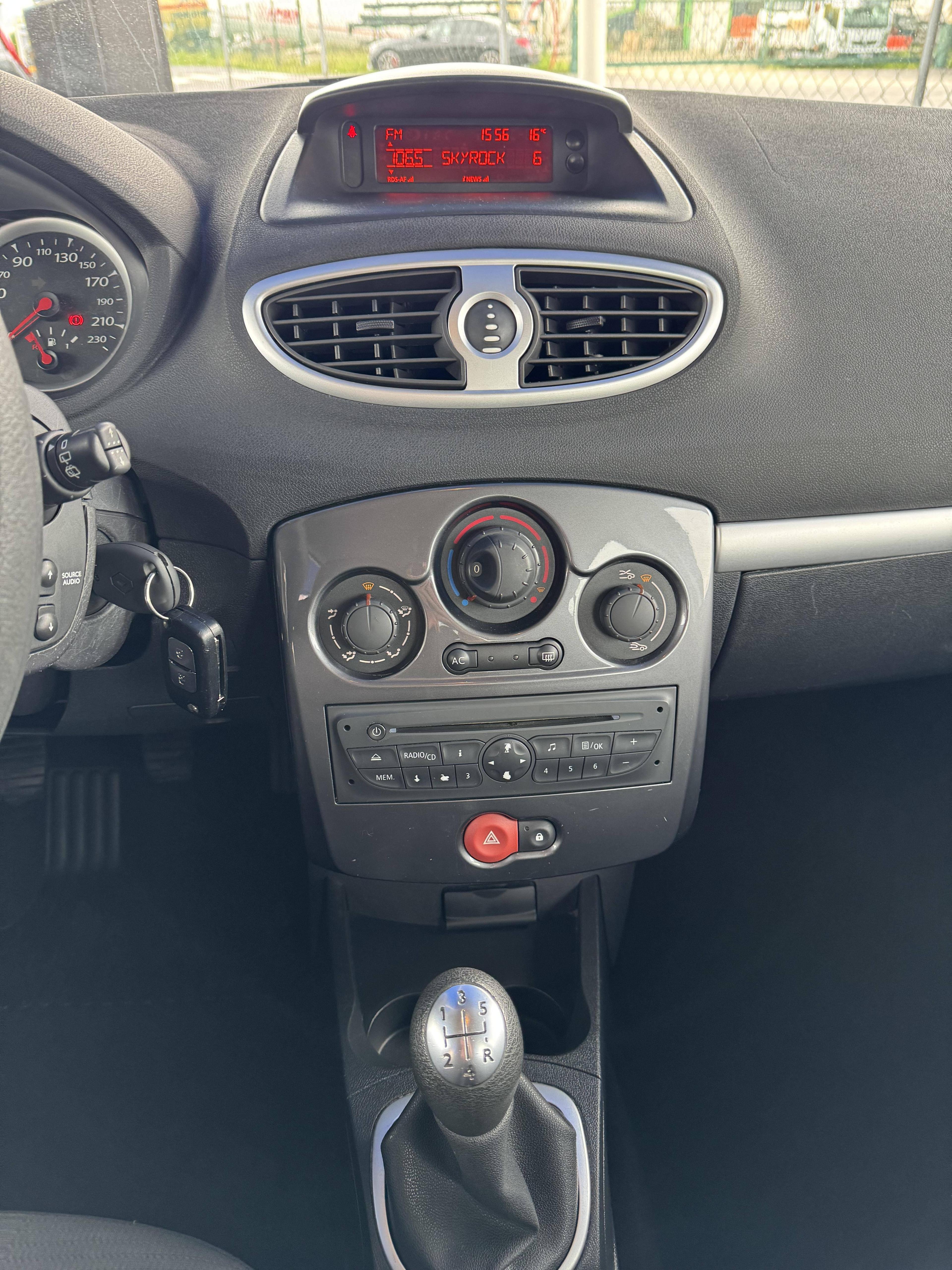 RENAULT CLIO