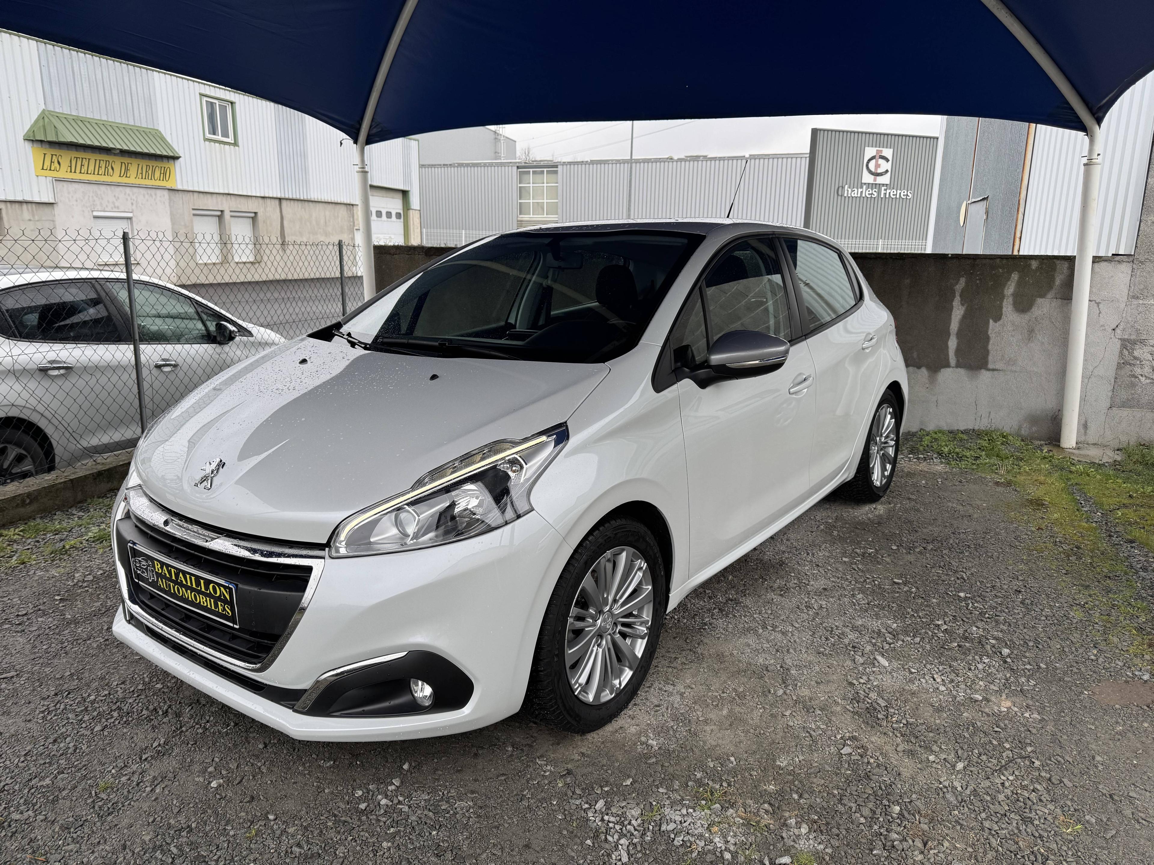 PEUGEOT 208