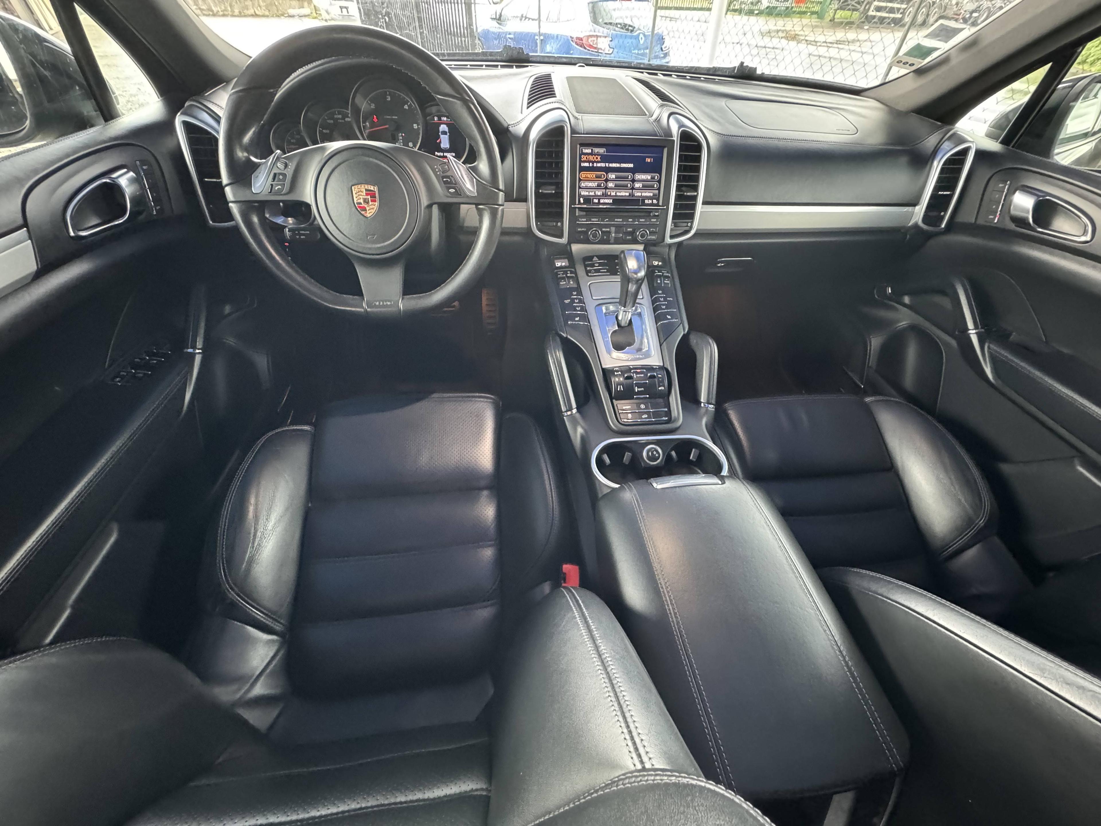 PORSCHE CAYENNE