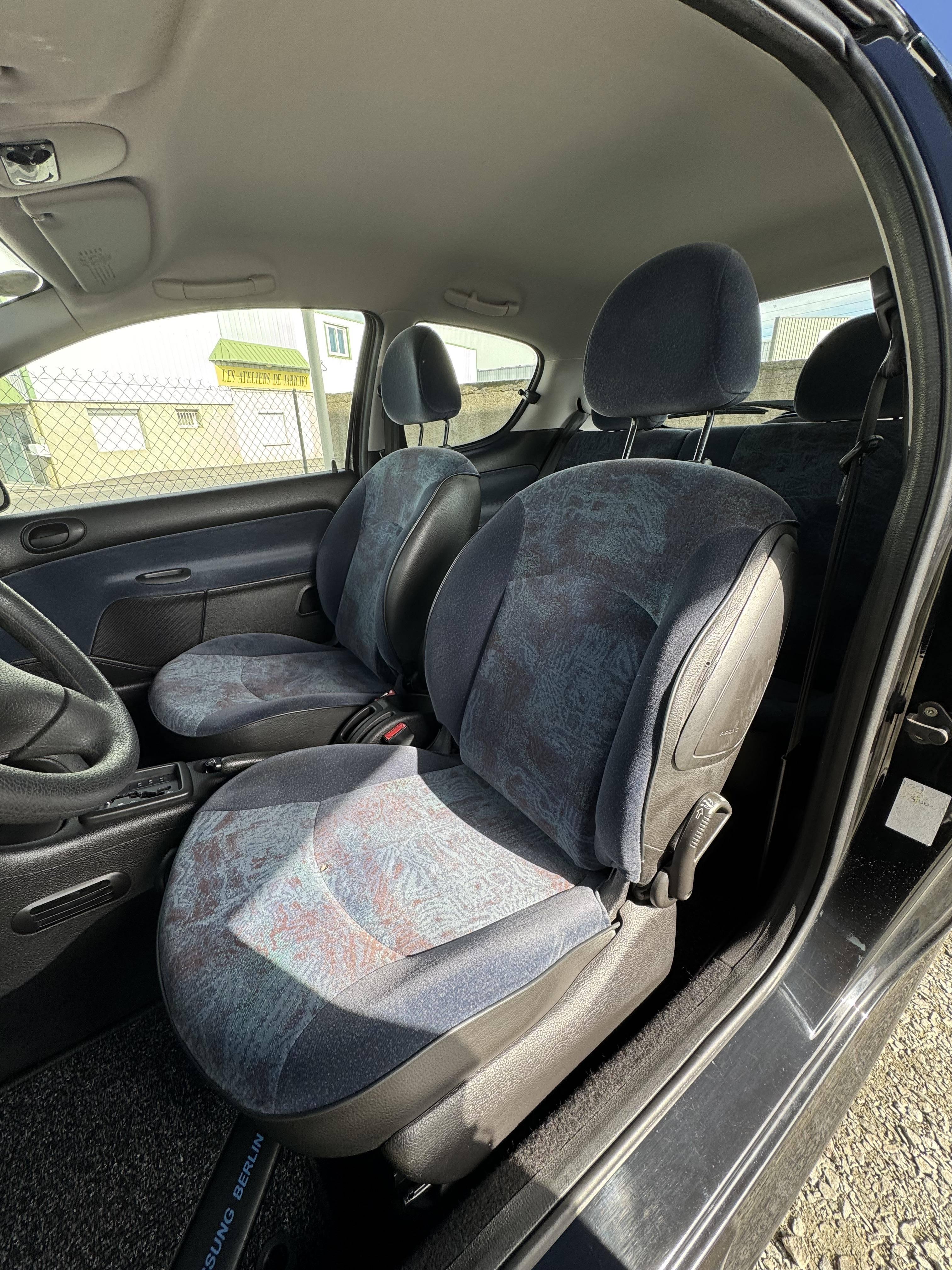 PEUGEOT 206