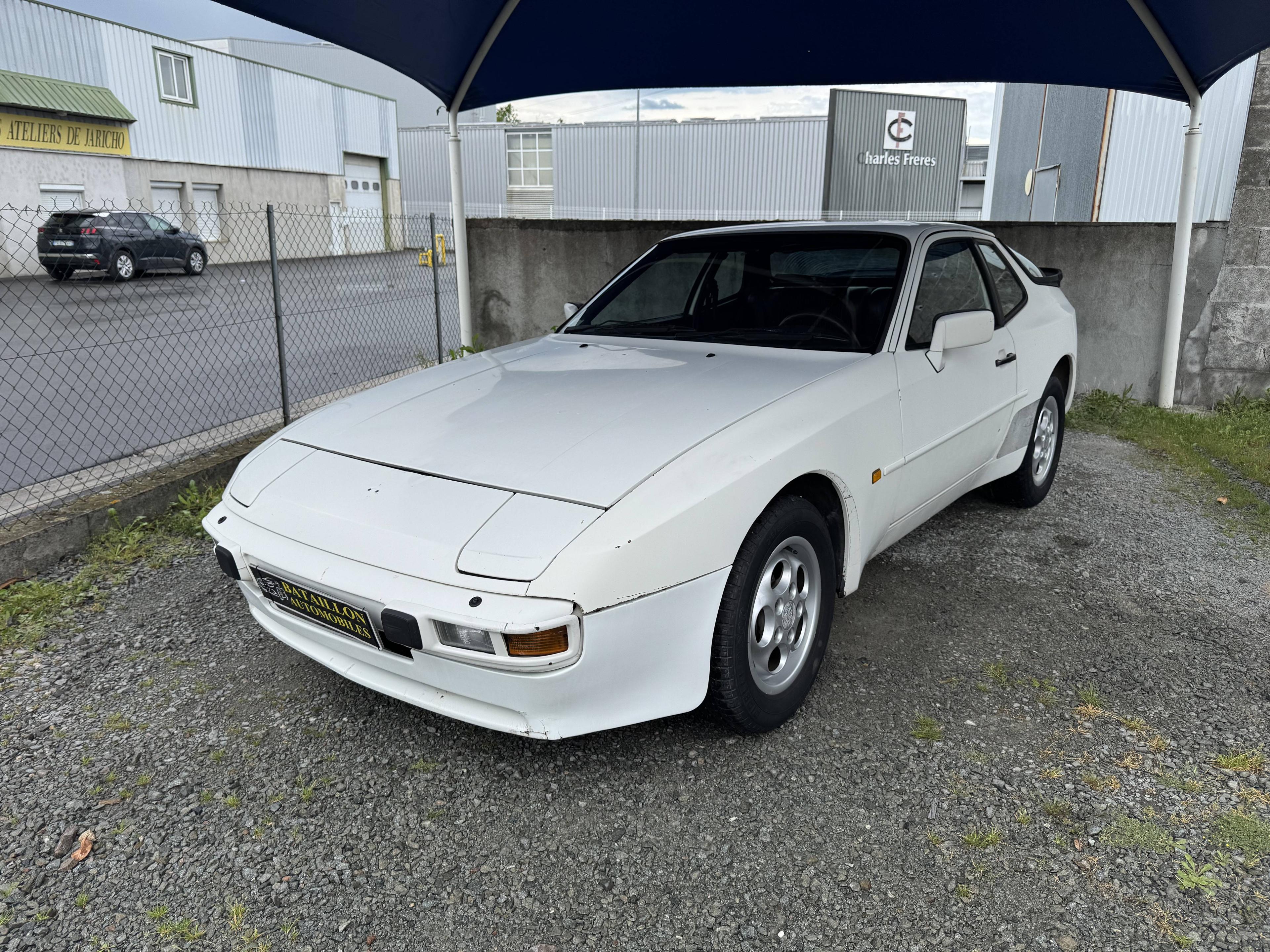 PORSCHE 944