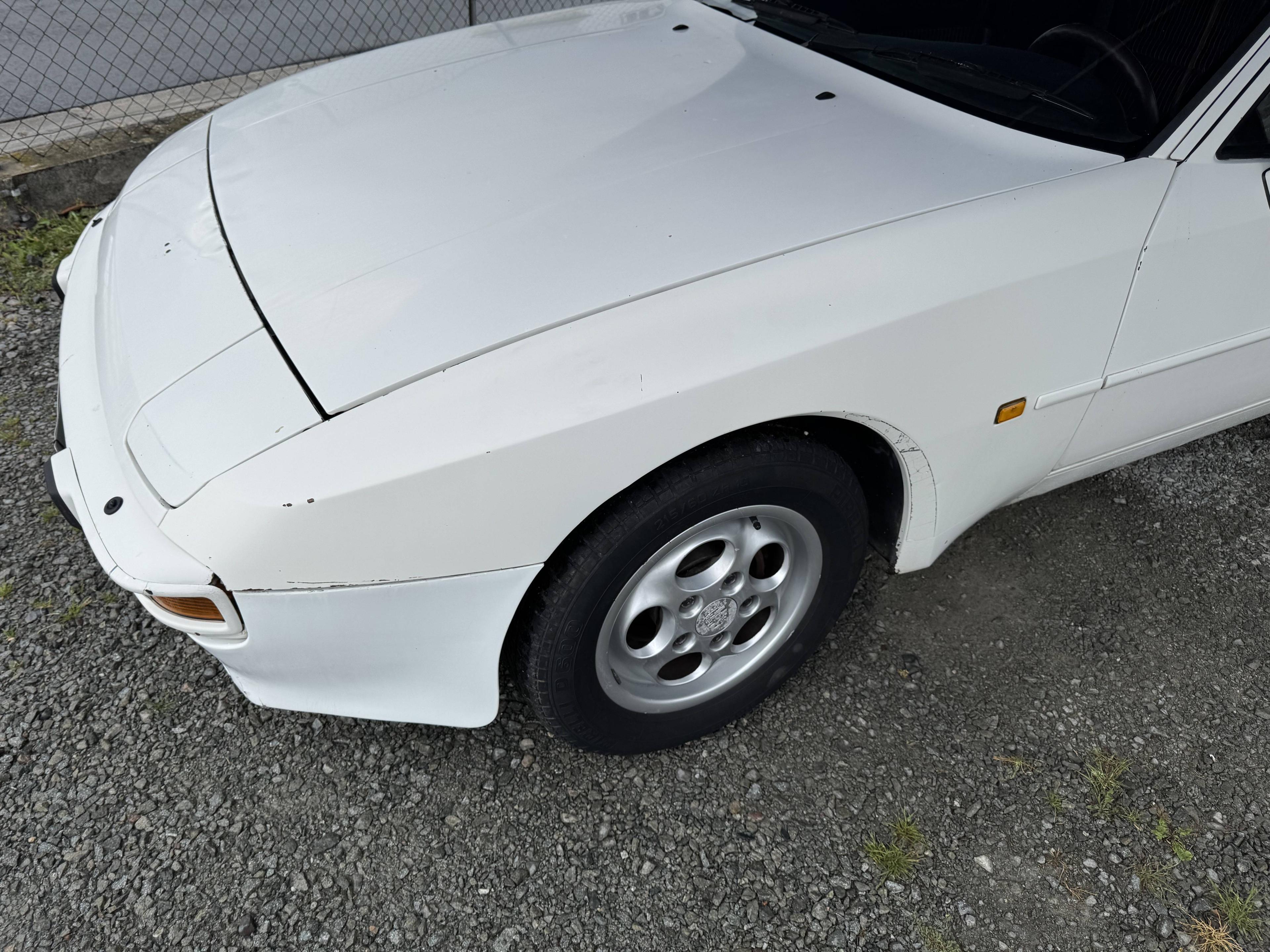 PORSCHE 944