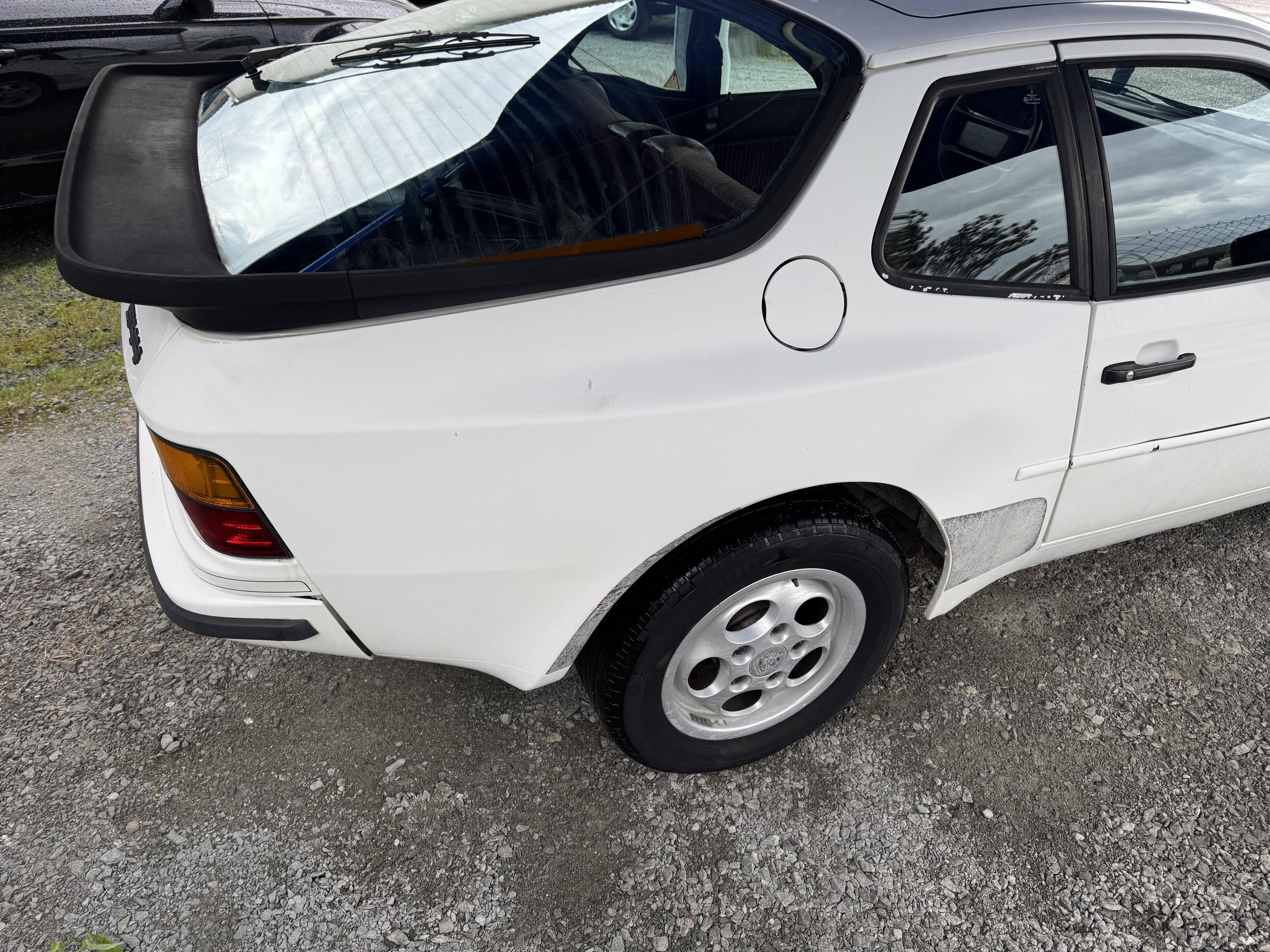 PORSCHE 944