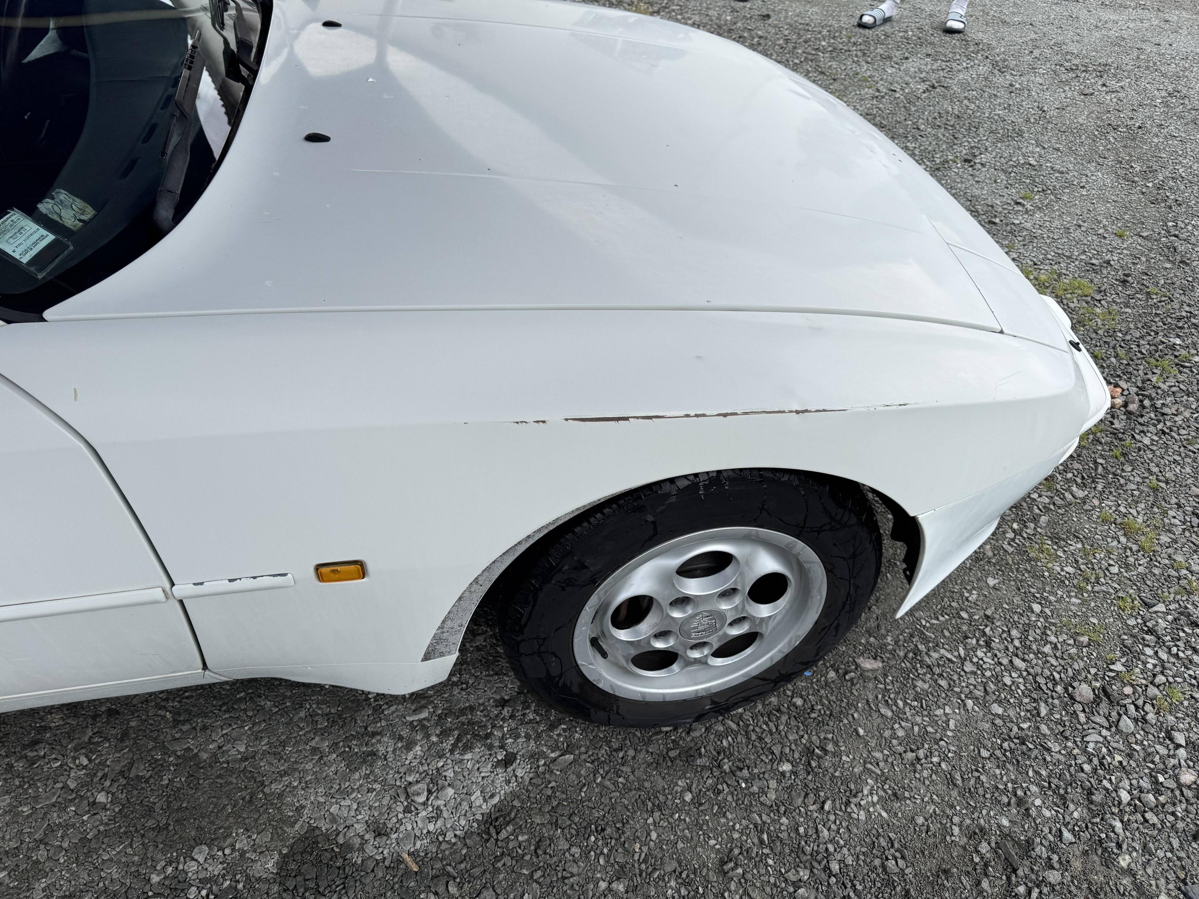 PORSCHE 944
