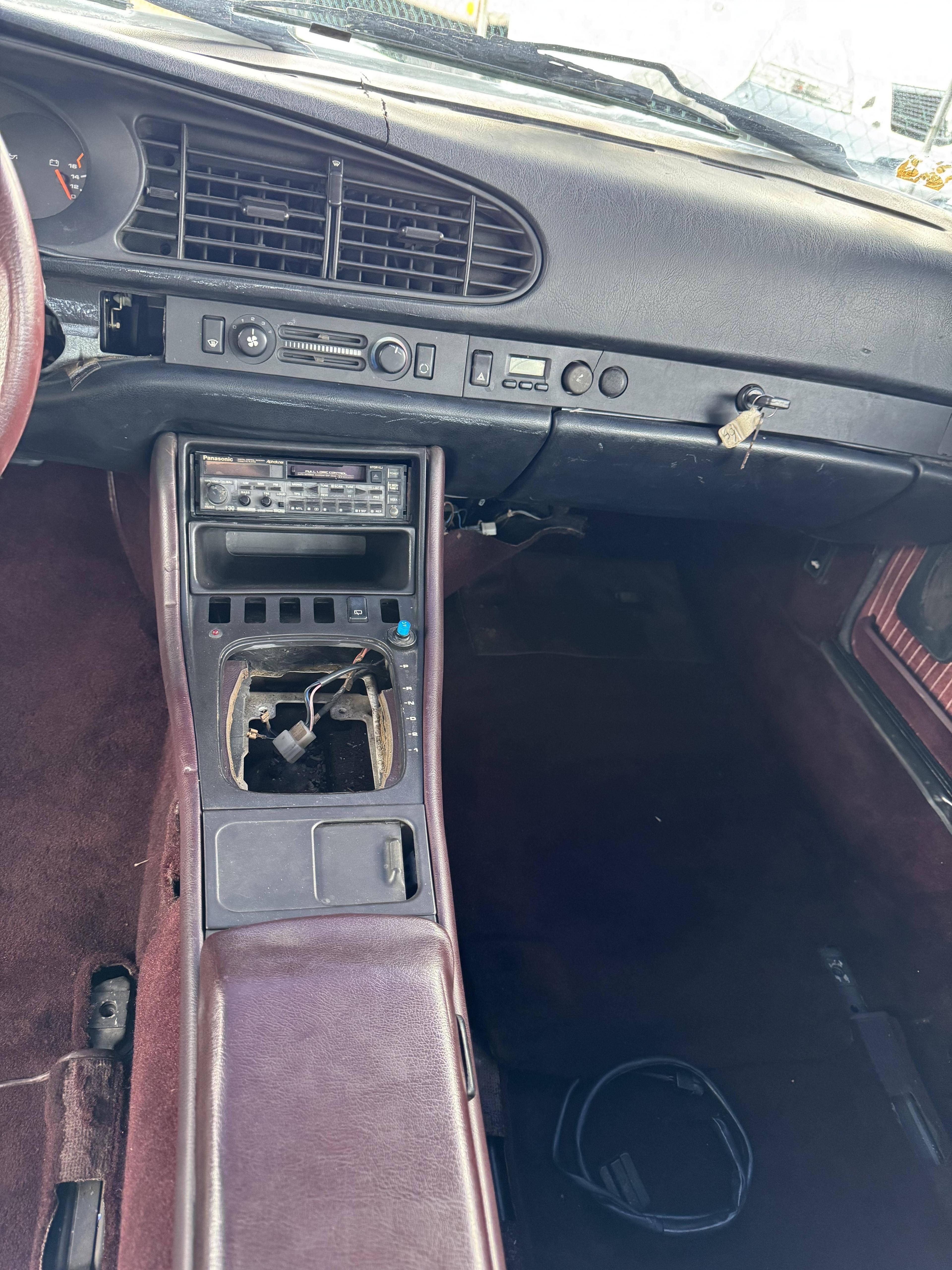 PORSCHE 944