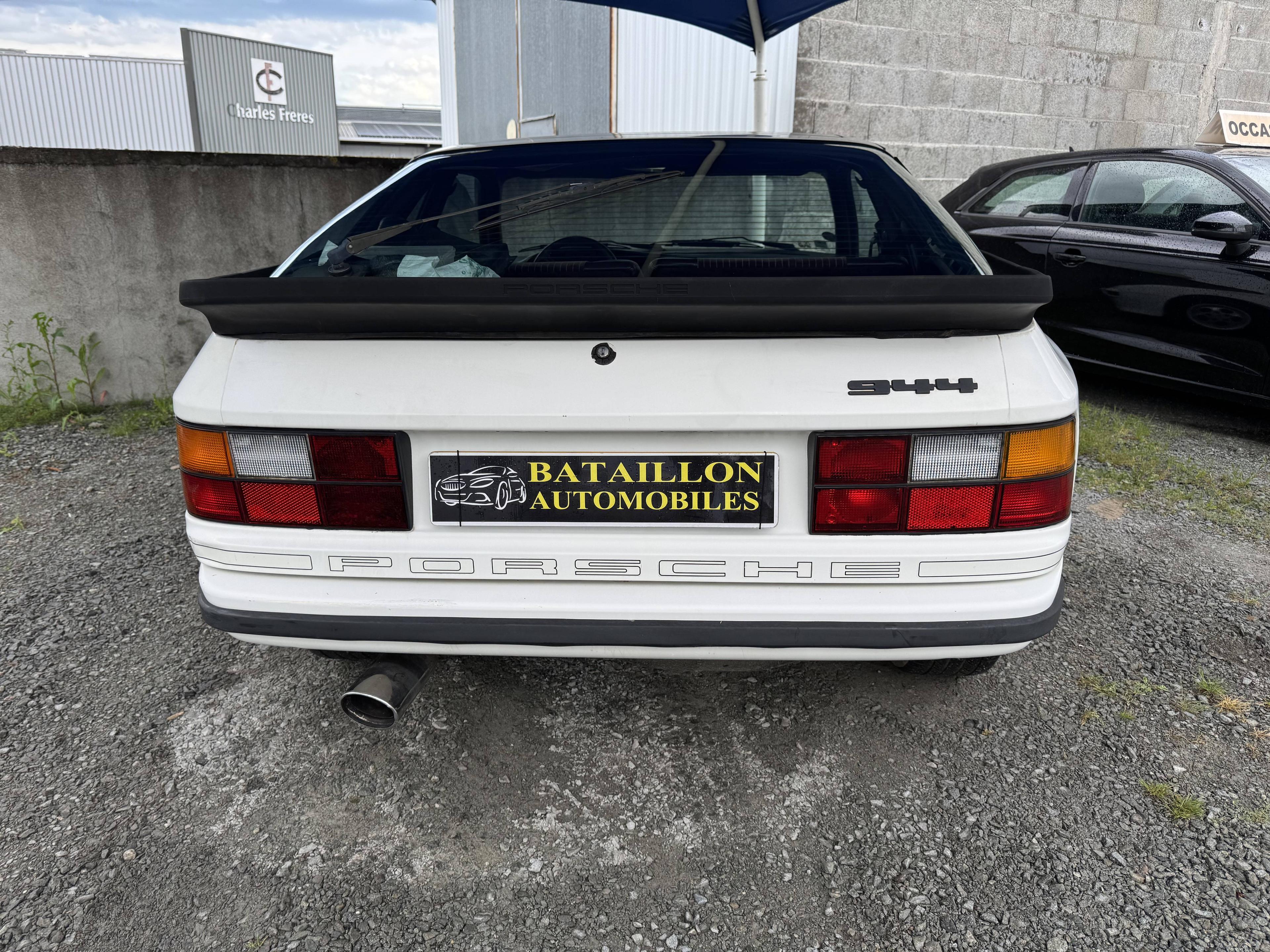 PORSCHE 944
