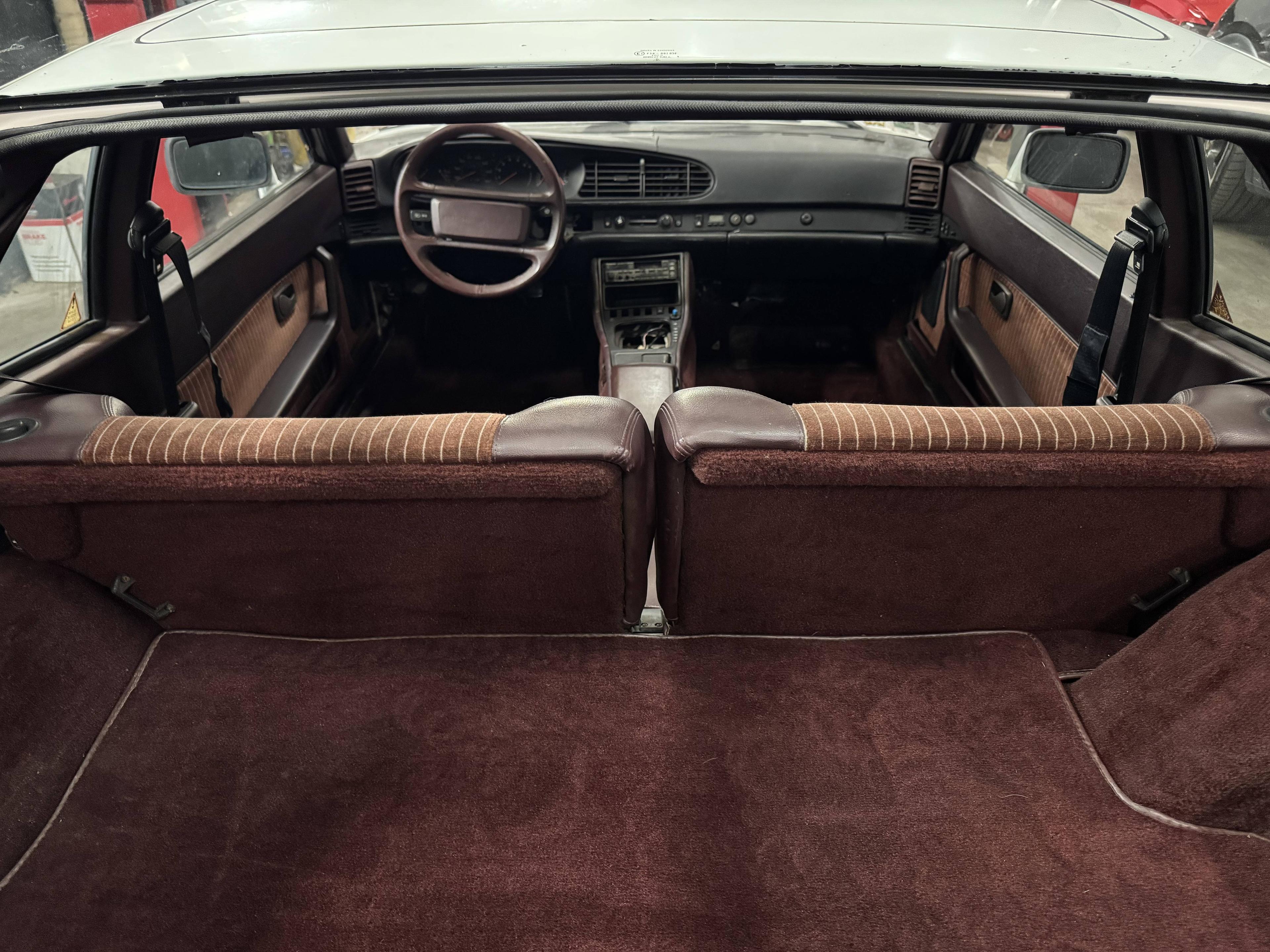 PORSCHE 944