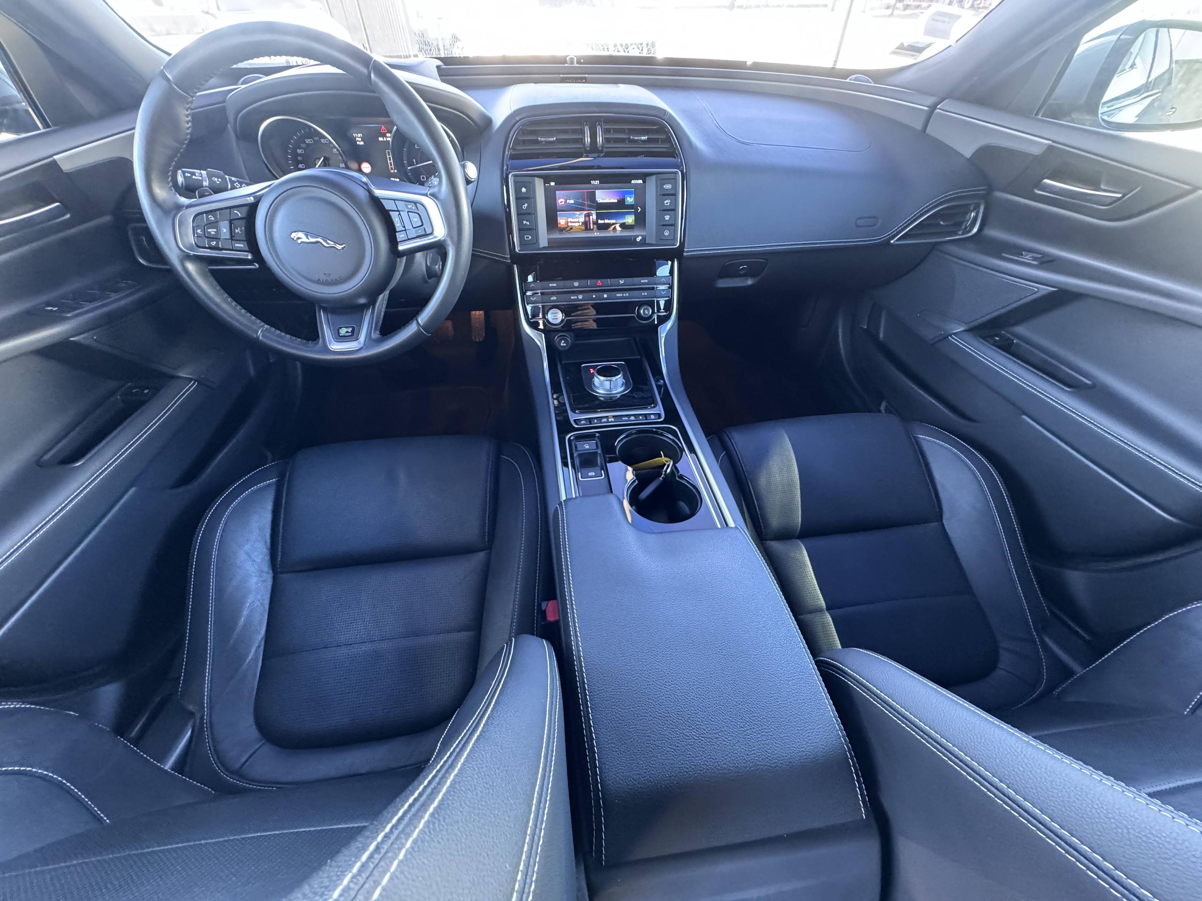 JAGUAR XE