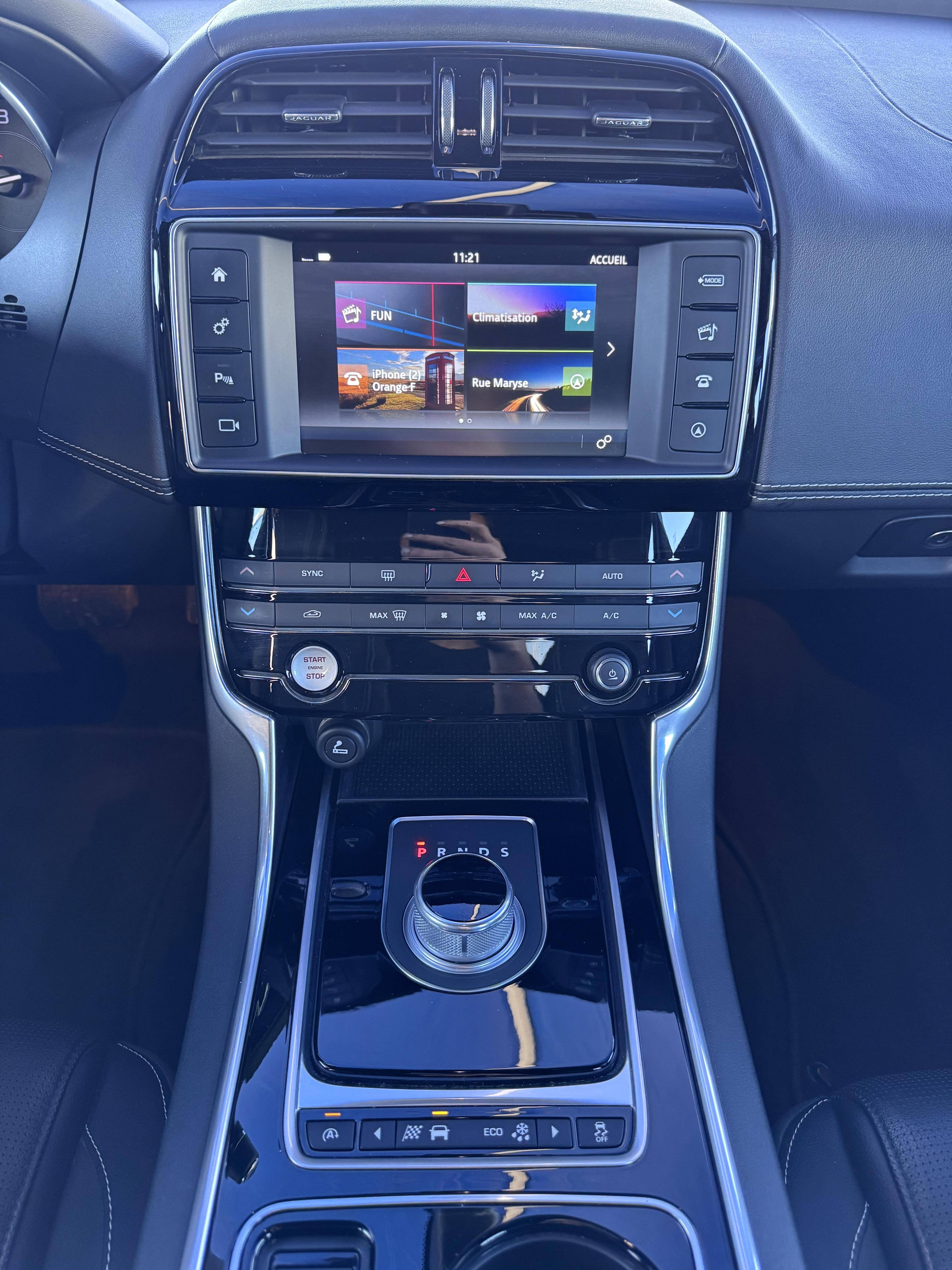 JAGUAR XE