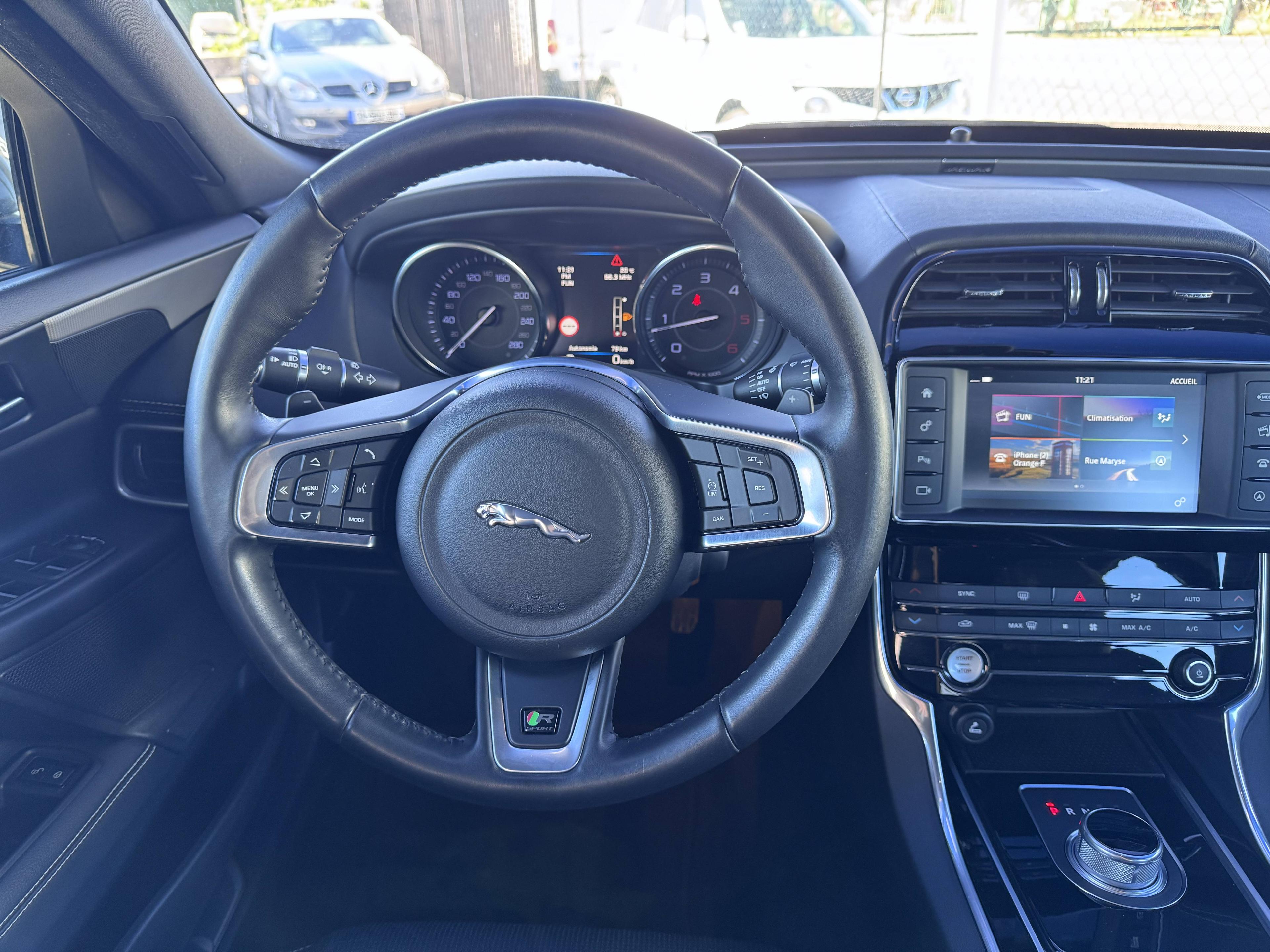 JAGUAR XE