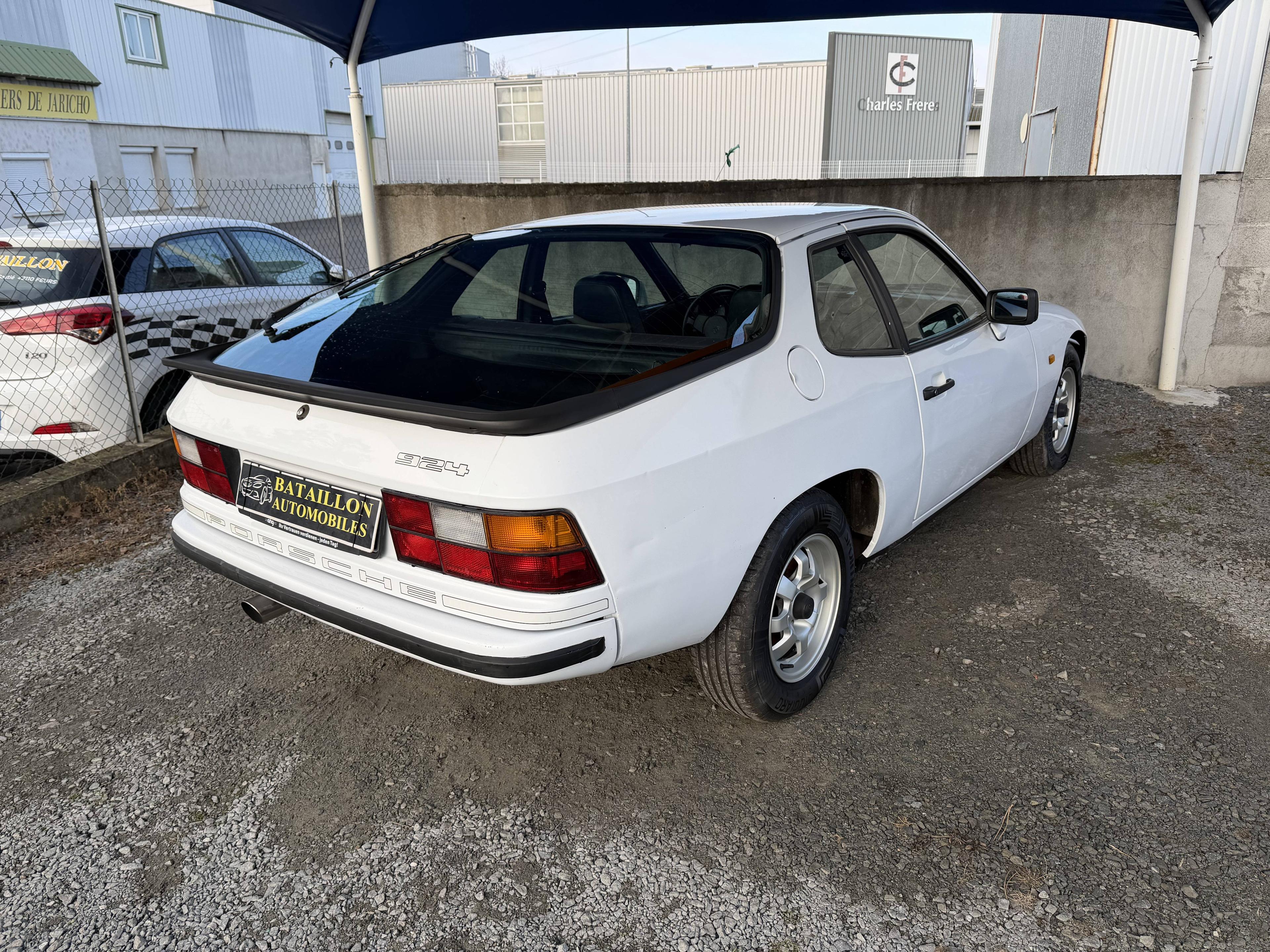 PORSCHE 924