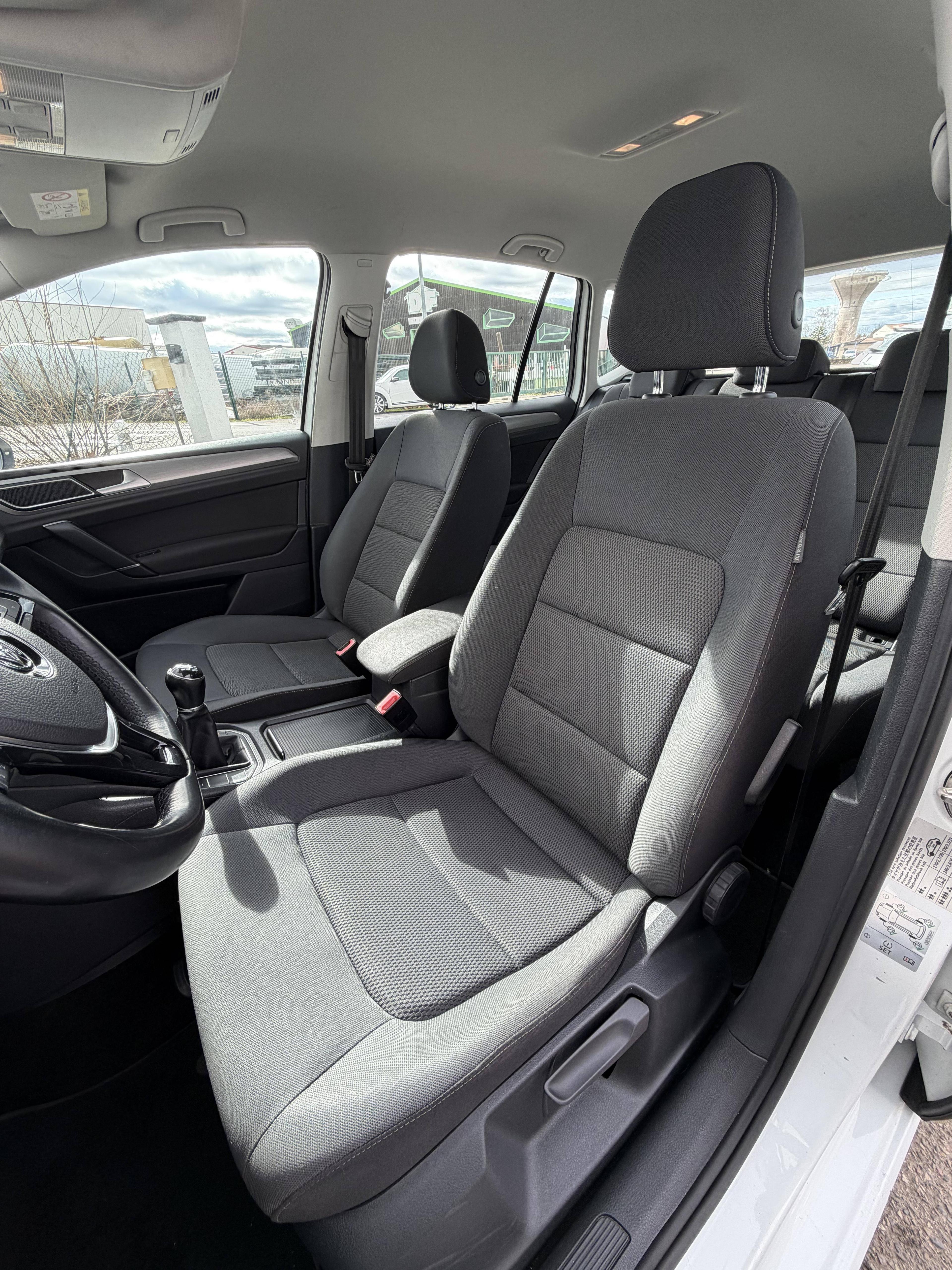 VOLKSWAGEN GOLF SPORTSVAN