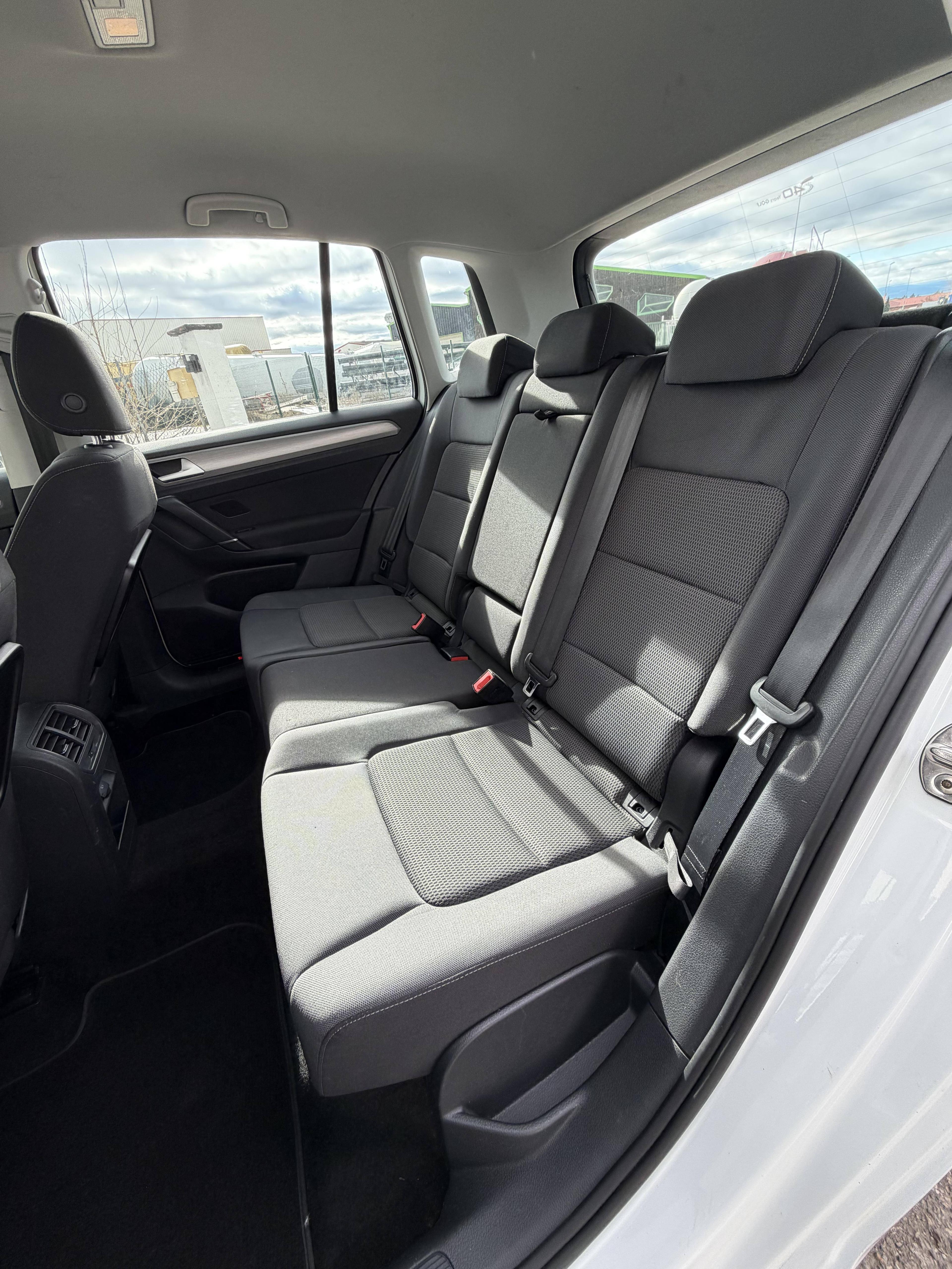 VOLKSWAGEN GOLF SPORTSVAN