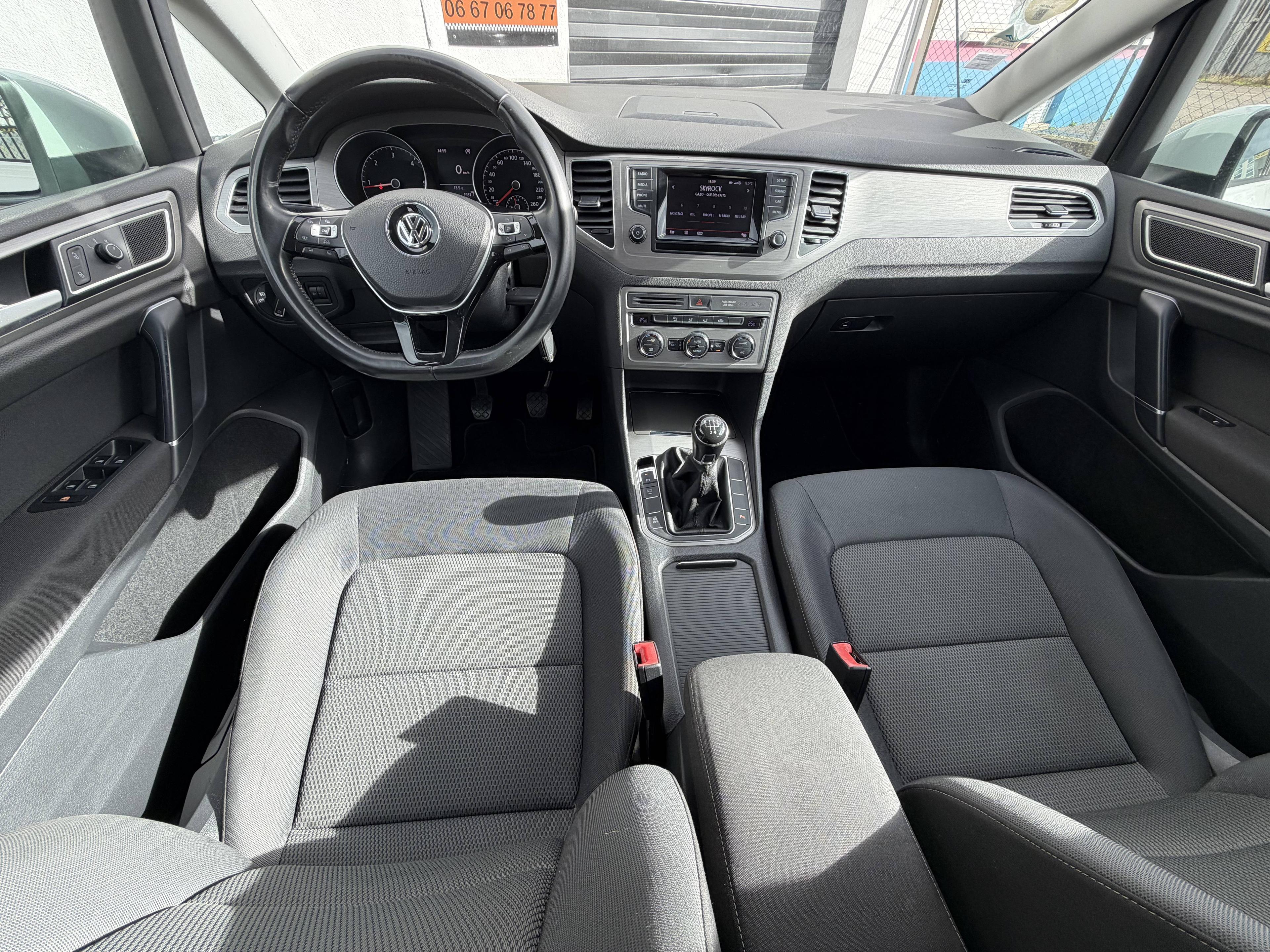 VOLKSWAGEN GOLF SPORTSVAN