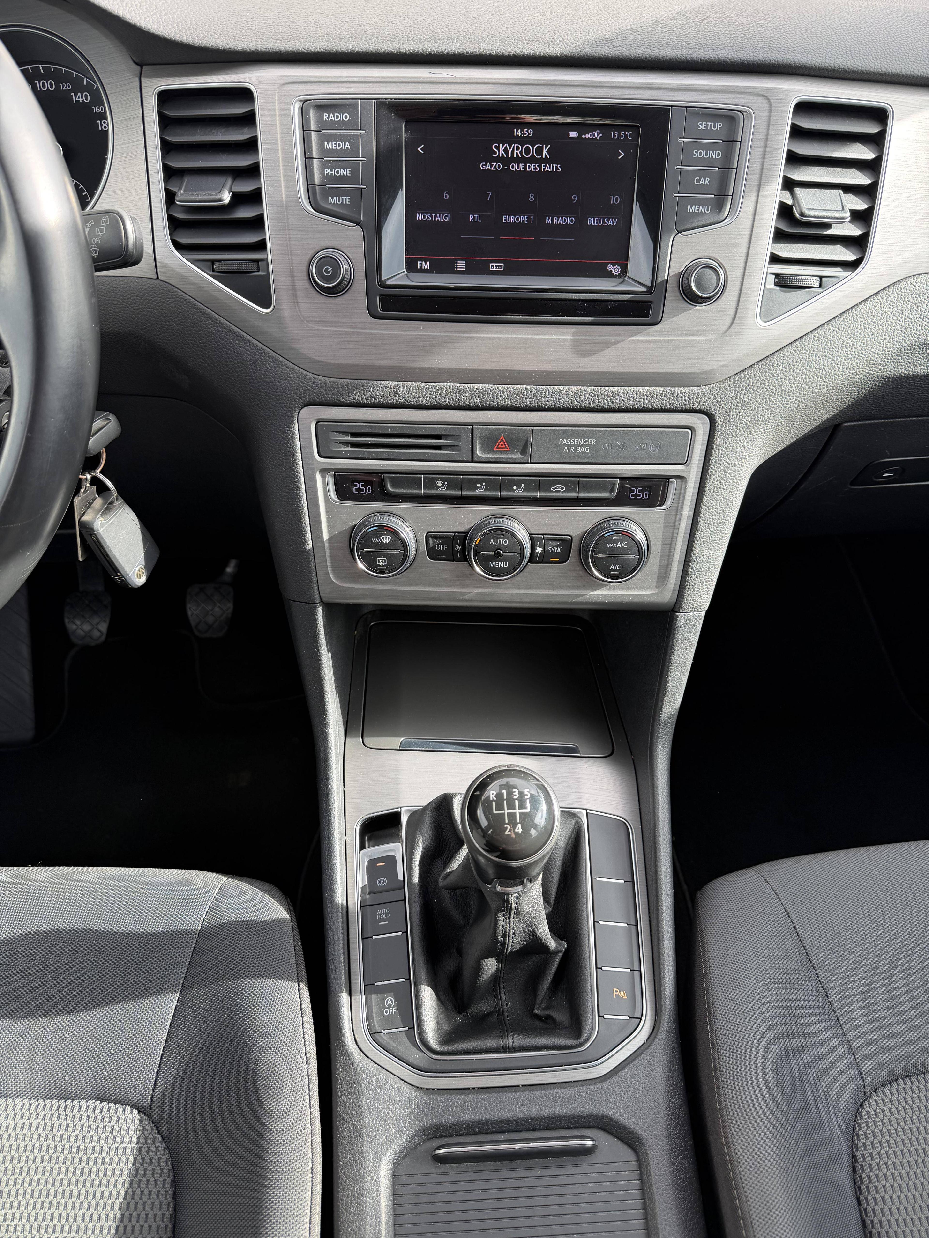 VOLKSWAGEN GOLF SPORTSVAN