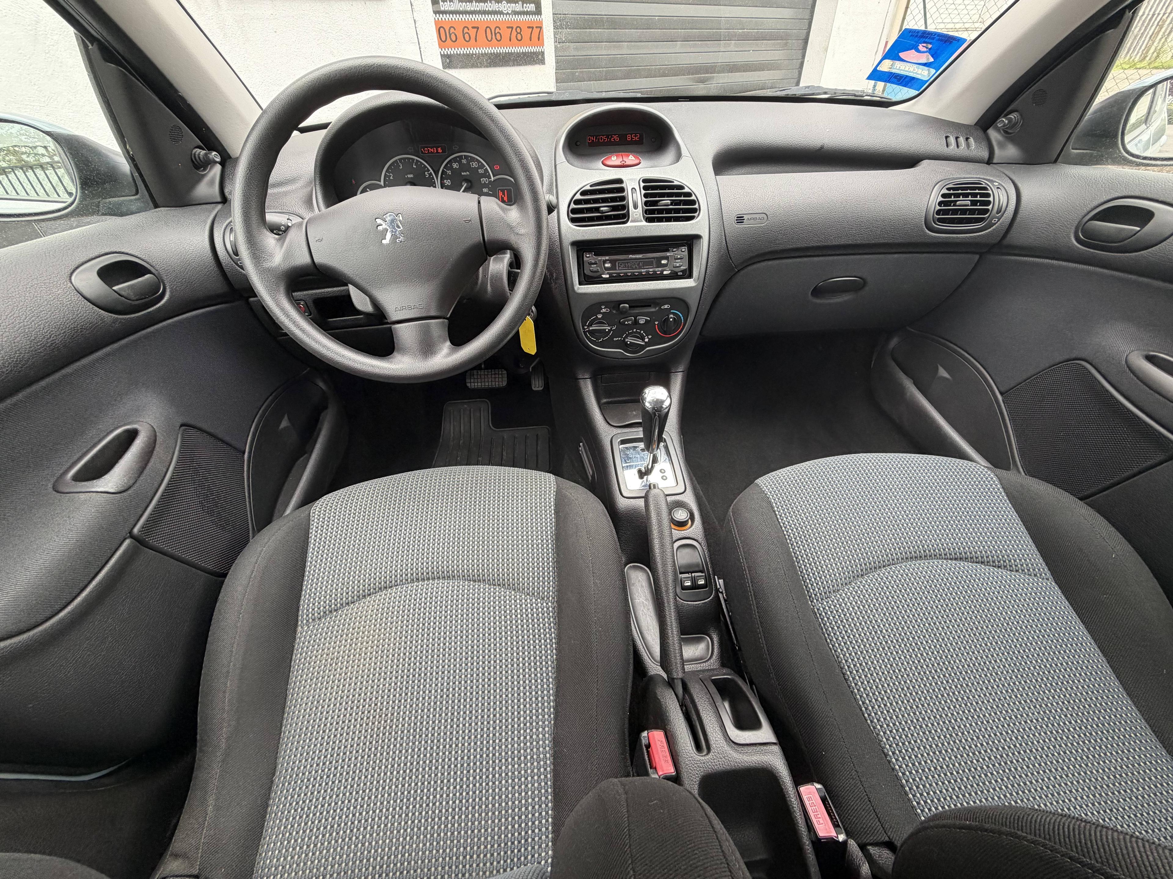 PEUGEOT 206