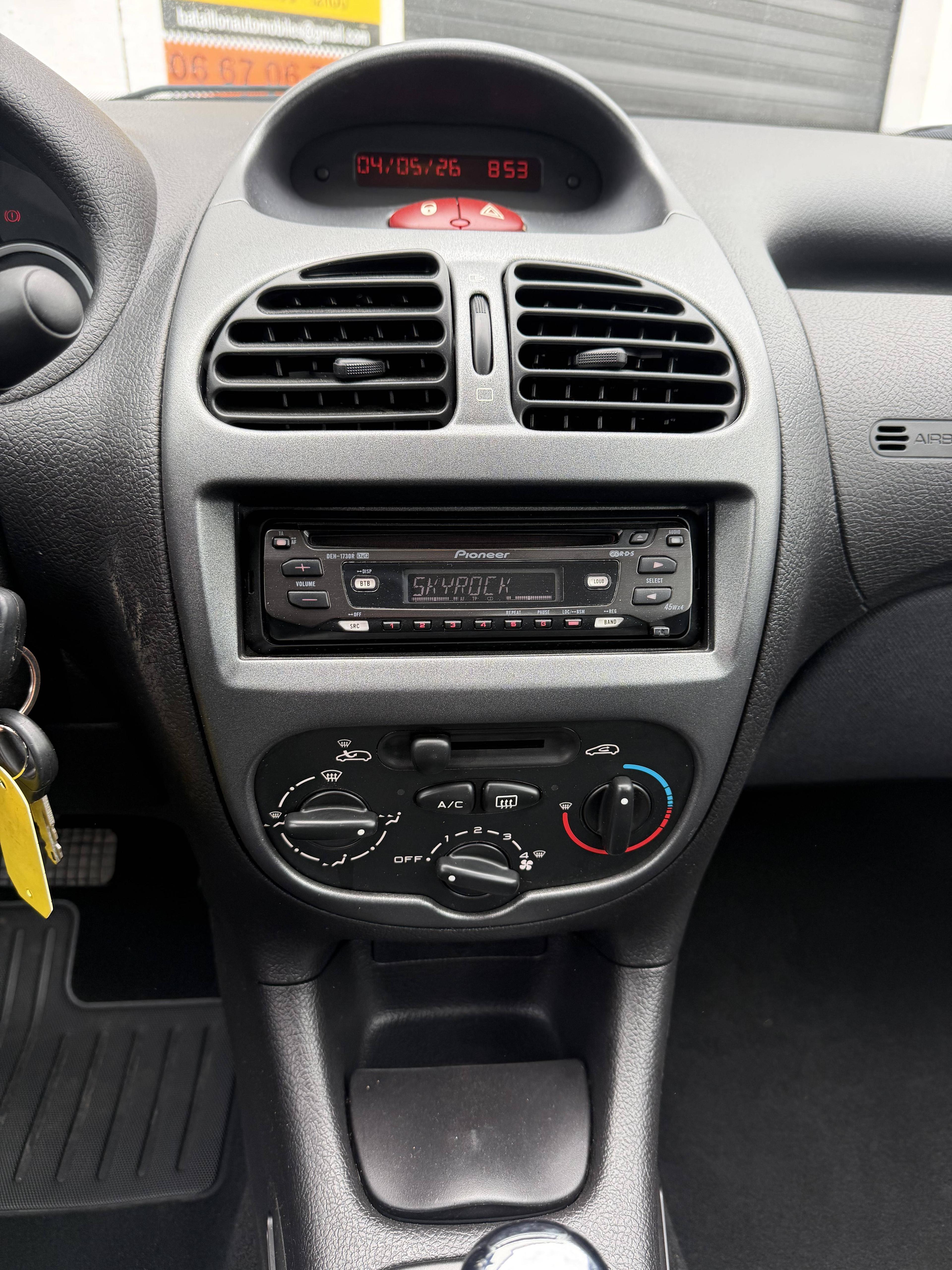 PEUGEOT 206