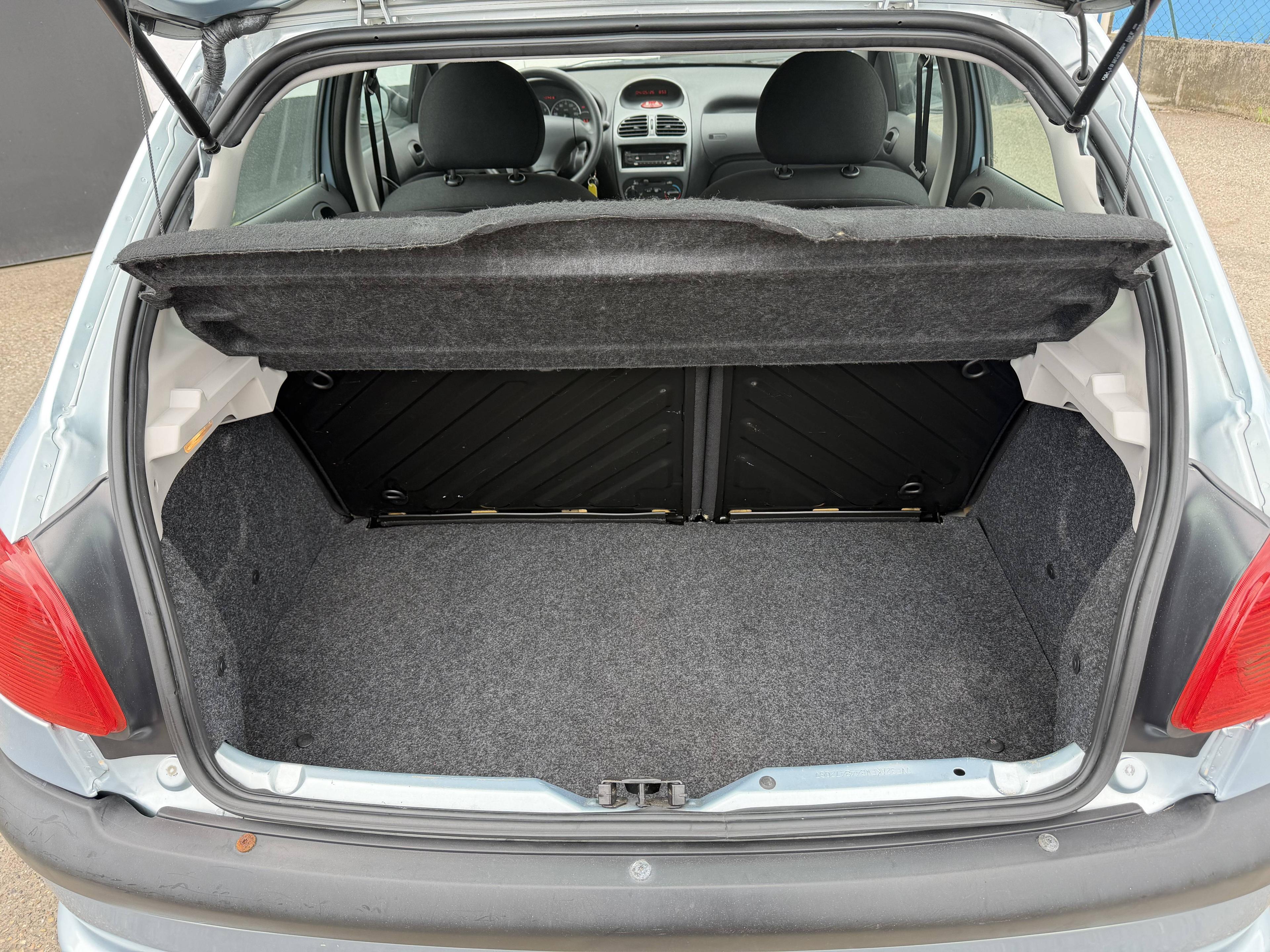 PEUGEOT 206