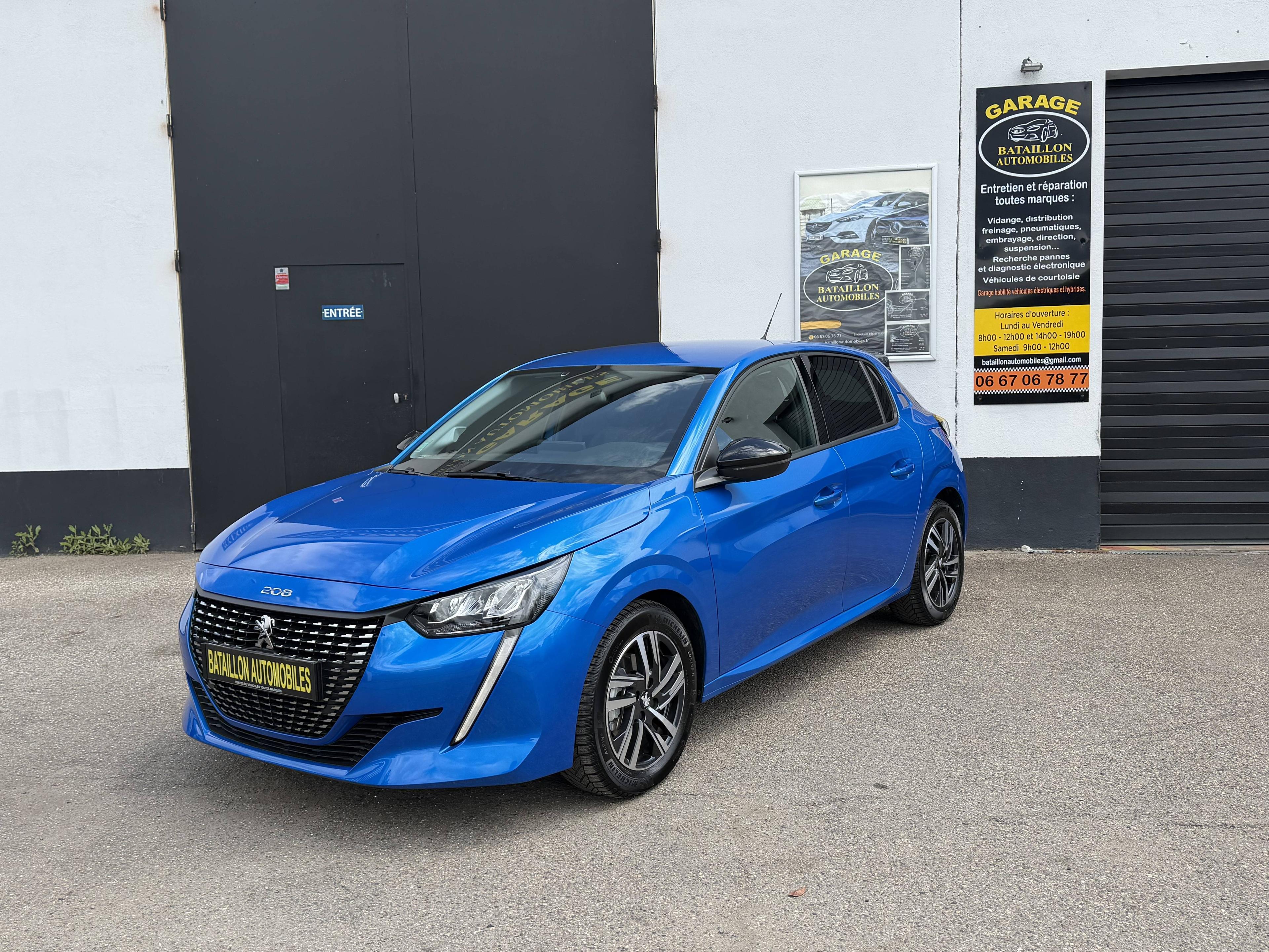 PEUGEOT 208