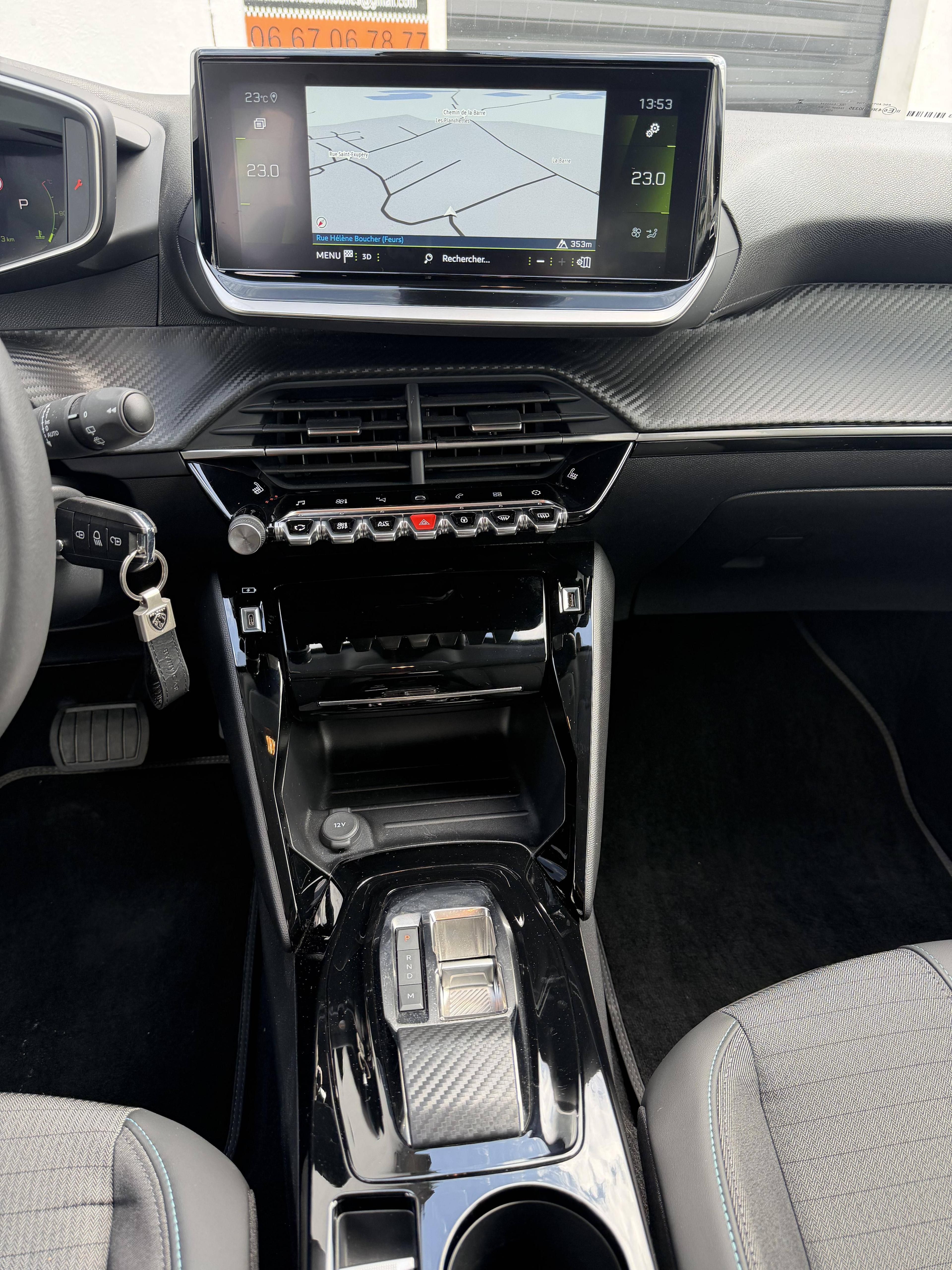 PEUGEOT 208