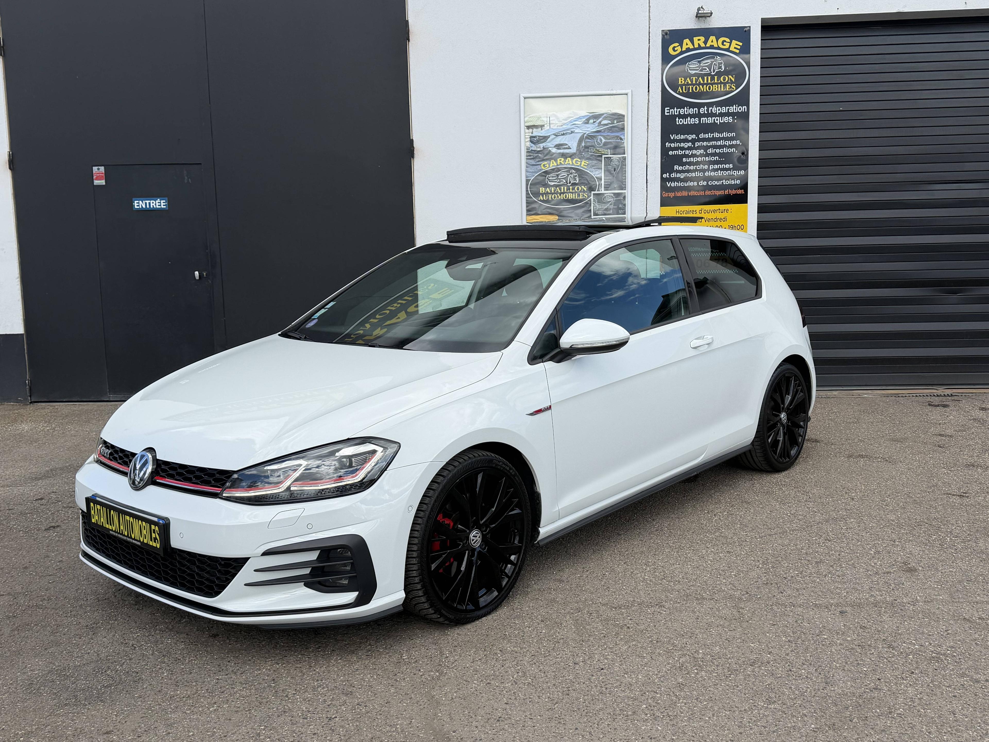 VOLKSWAGEN GOLF