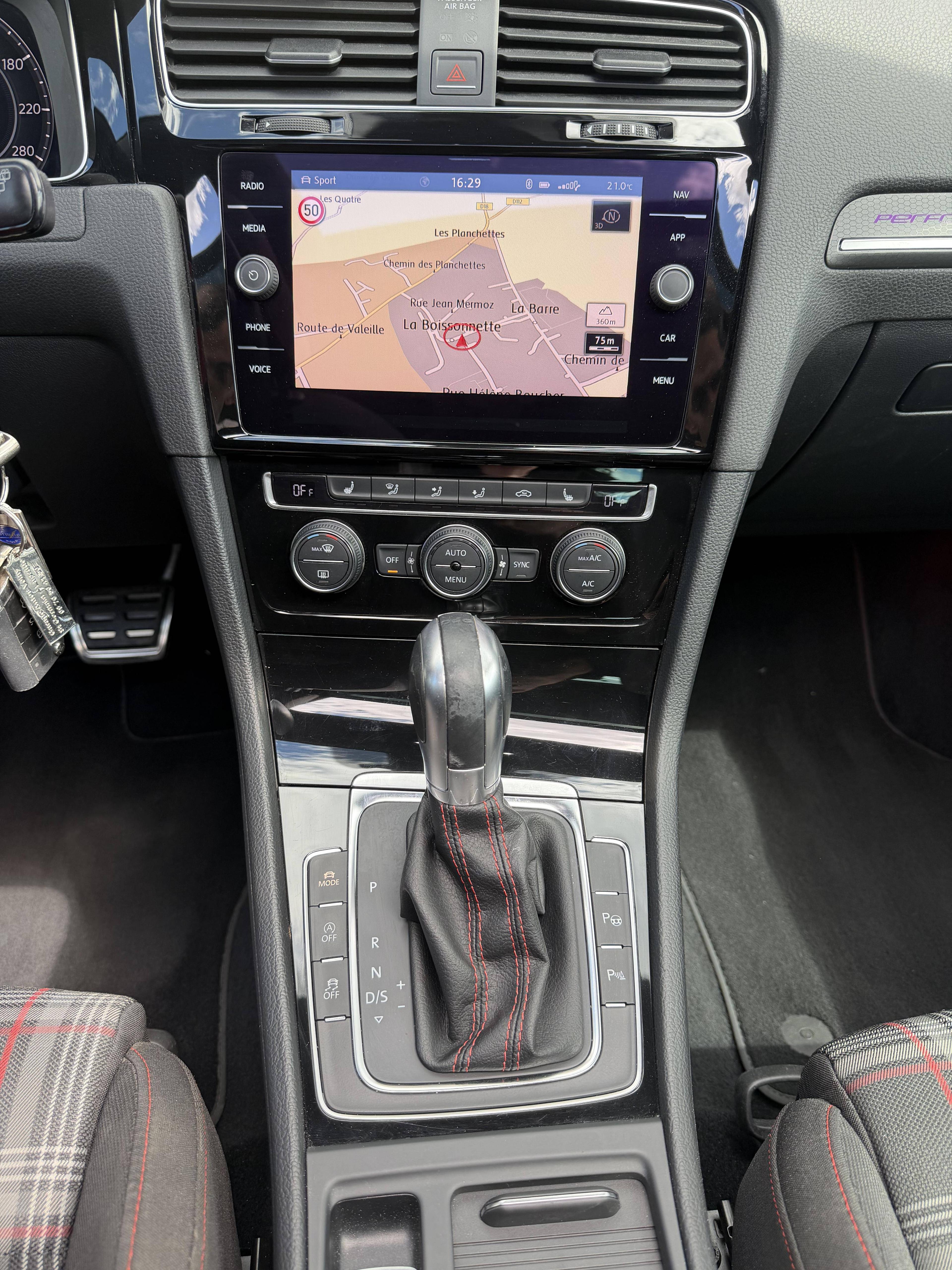 VOLKSWAGEN GOLF