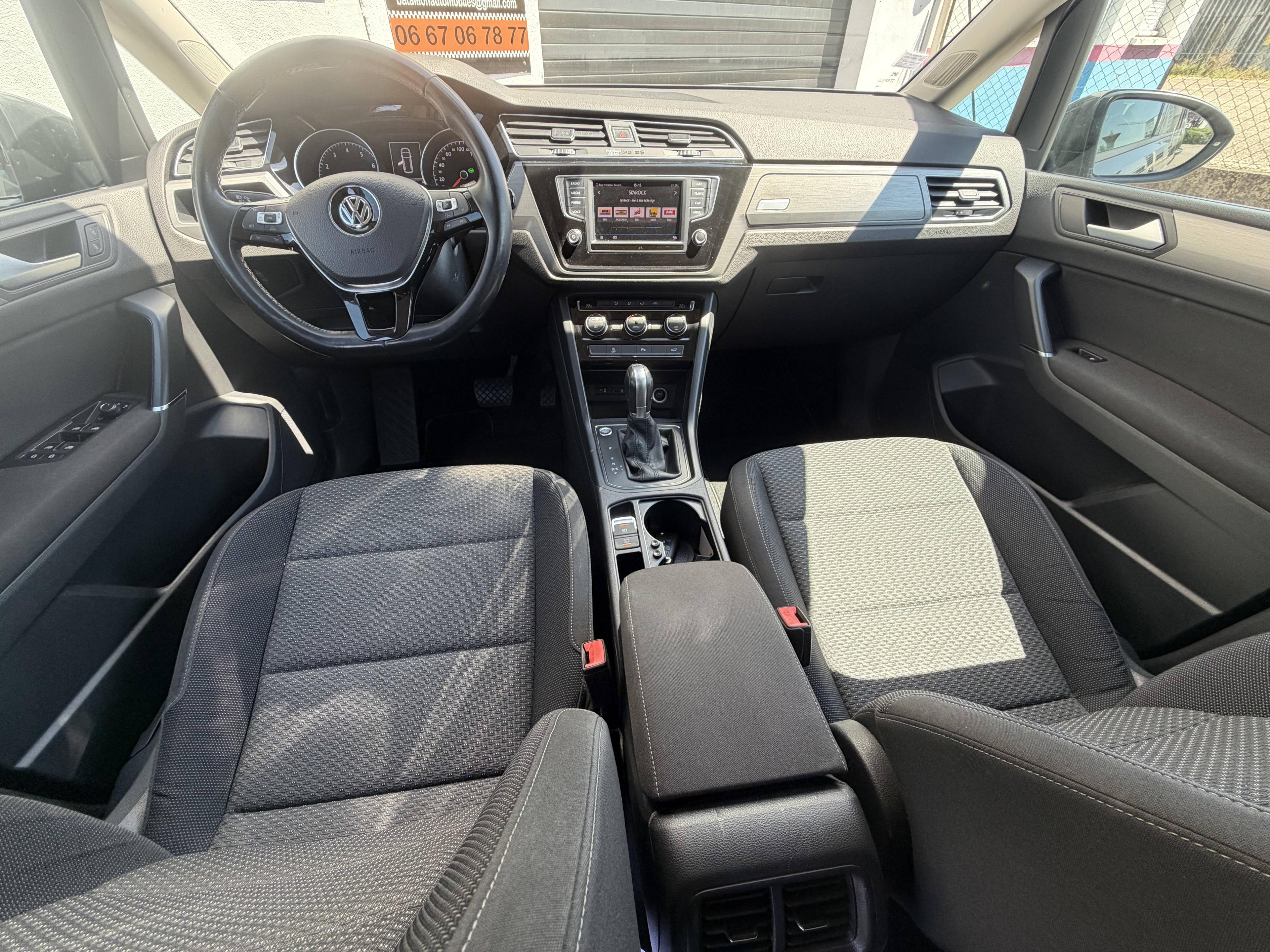 VOLKSWAGEN TOURAN