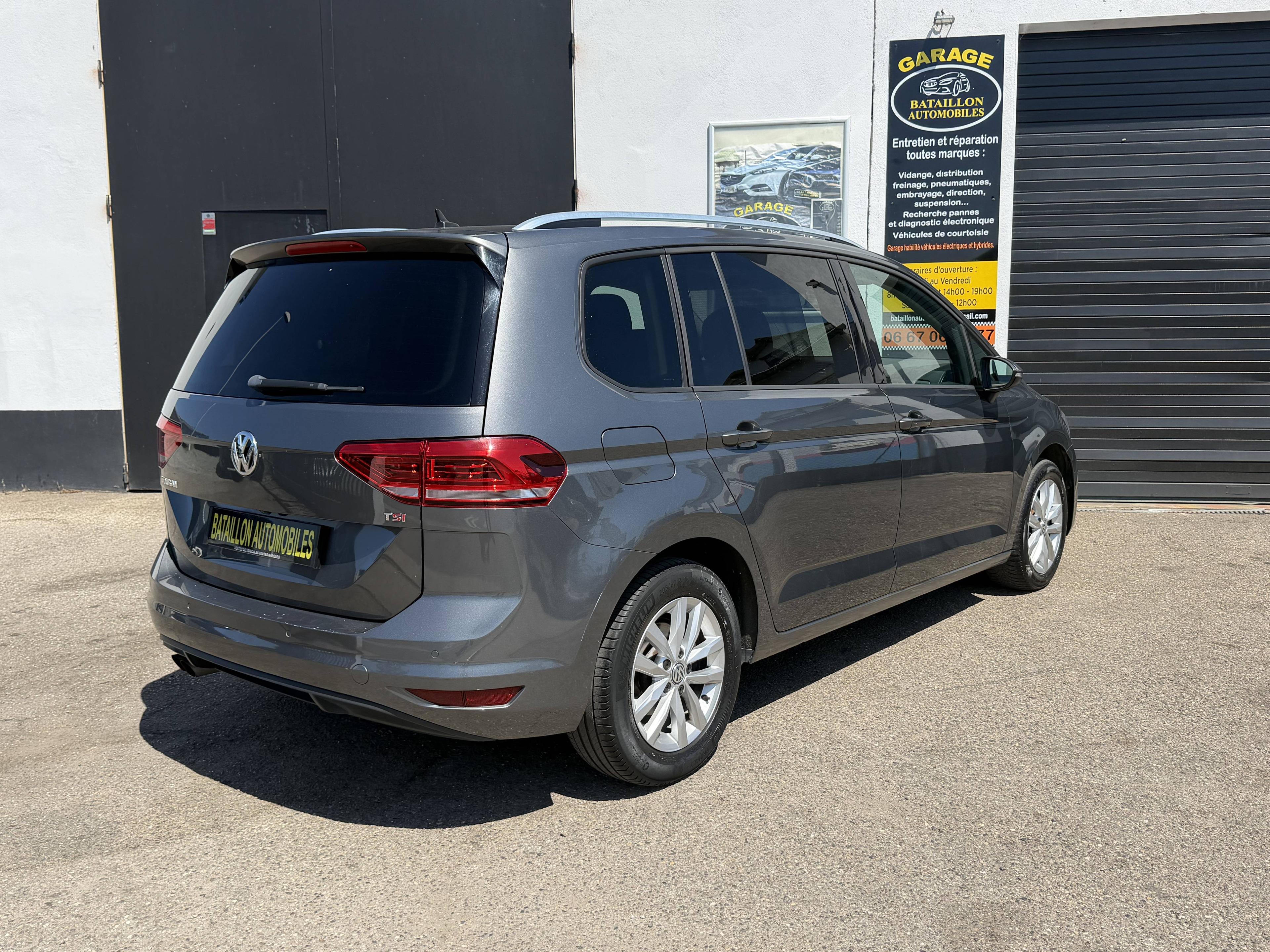 VOLKSWAGEN TOURAN