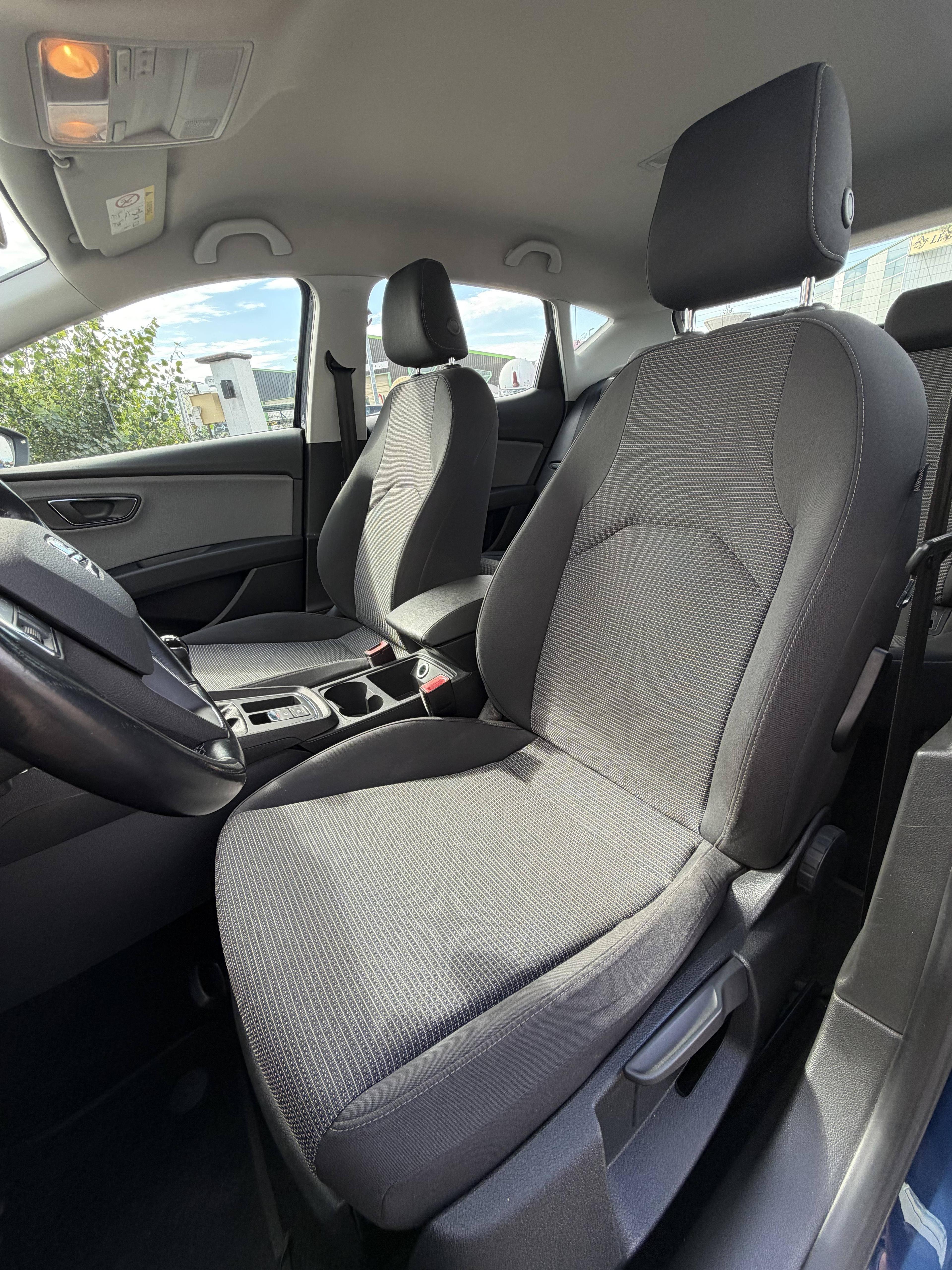 SEAT LEON